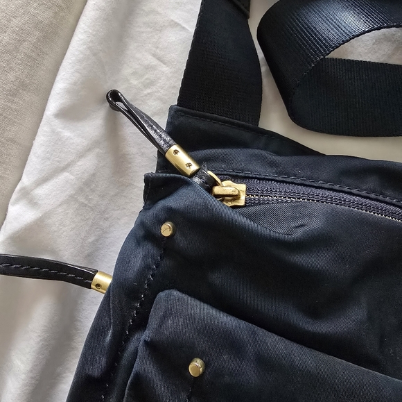 Tumi Blue Sumatra Messenger Bag with Adjustable Strap and Durable Fabric - Picture 5 of 13